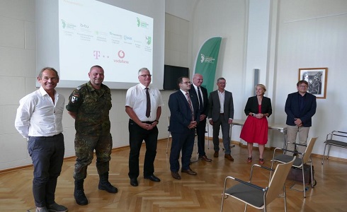 Landrat Bernd Lange unterzeichnet Kooperationsverträge für das 5G-Projekt „Waldwächter“ im Landkreis Görlitz